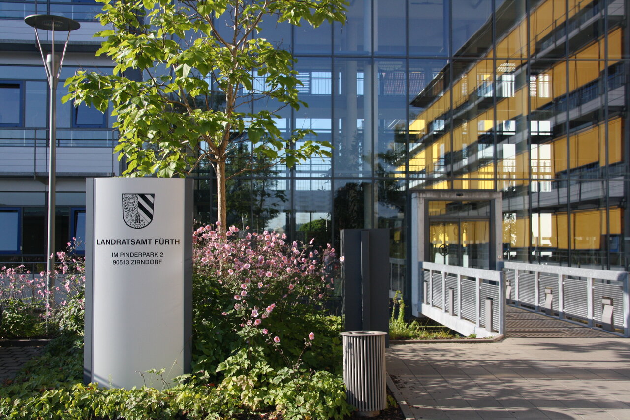 Eingang des Landratsamtes in Zirndorf