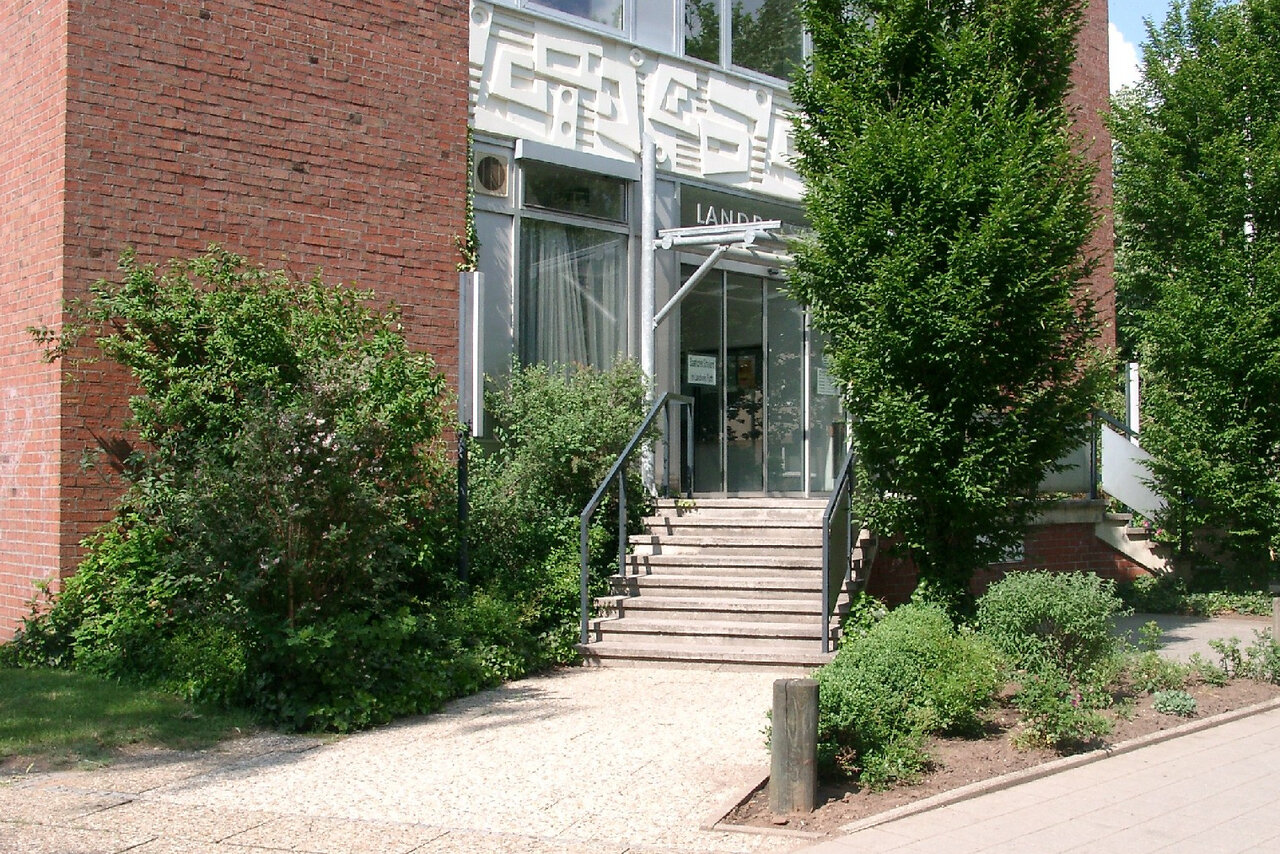 Eingang des Landratsamtes in Fürth