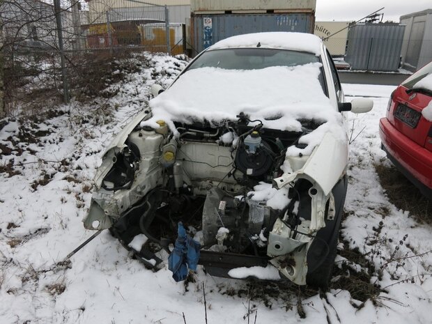 Foto eines Autos nach einem Unfall. 