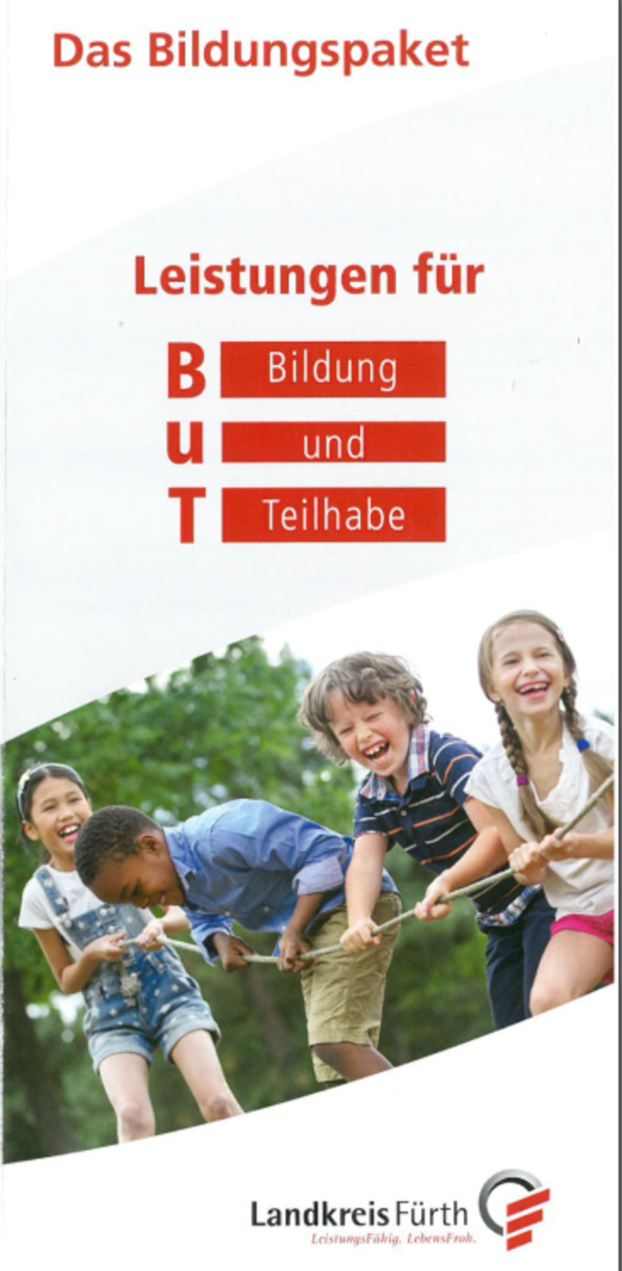Bild der Vorderseite des Flyers. Vier Kinder ziehen an einem Tau und lachen zusammen.