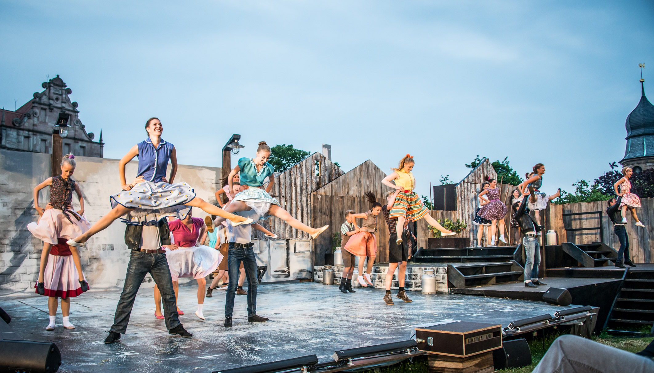 Showtanzgruppe auf der Bühne