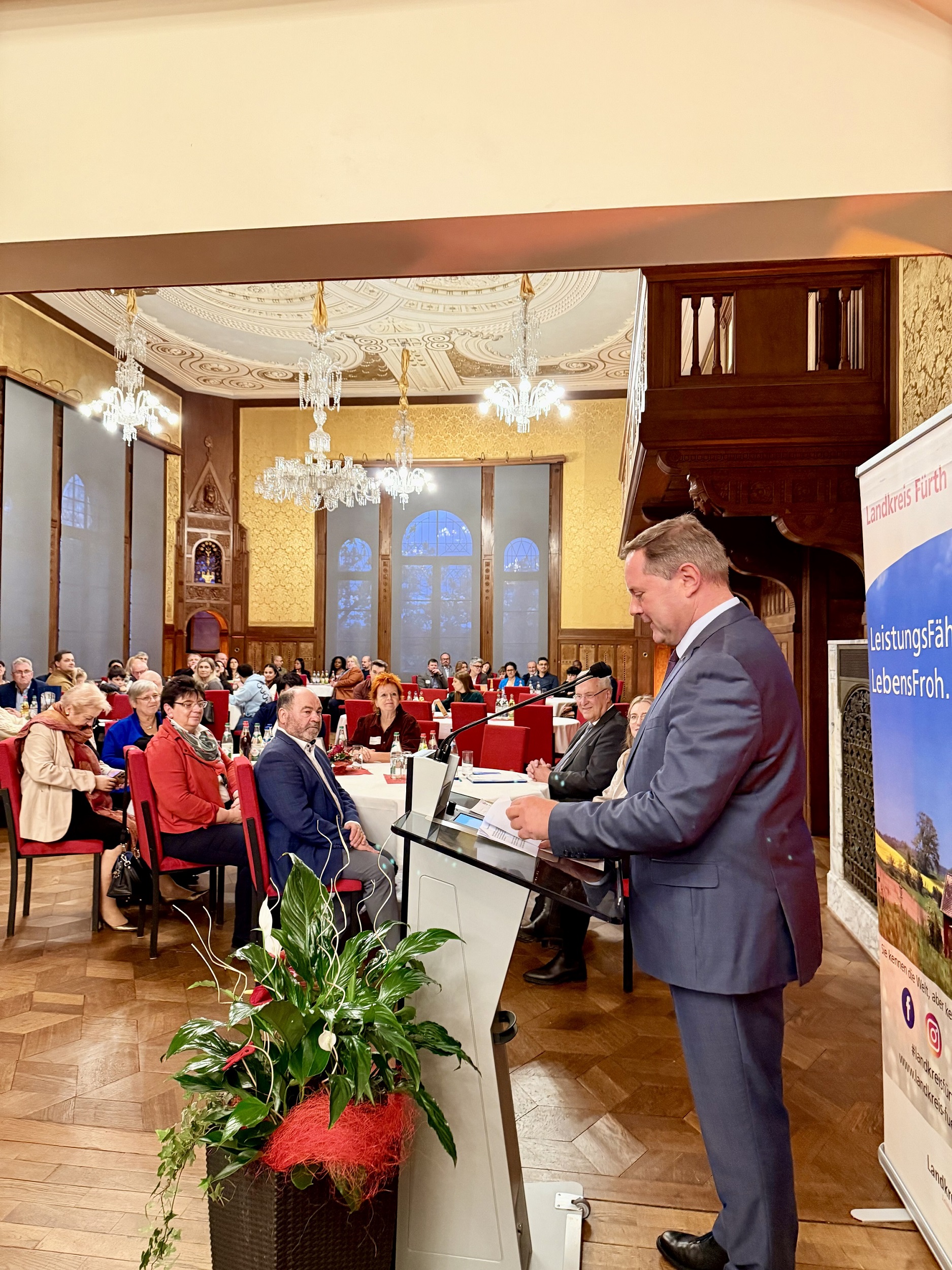 Landrat Bernd Obst unterstrich in seiner Rede die gut aufgestellte Integrationsarbeit im Landkreis. Grundlage dafür ist das Integrationskonzept und die Unterstützung durch den Freistaat.
