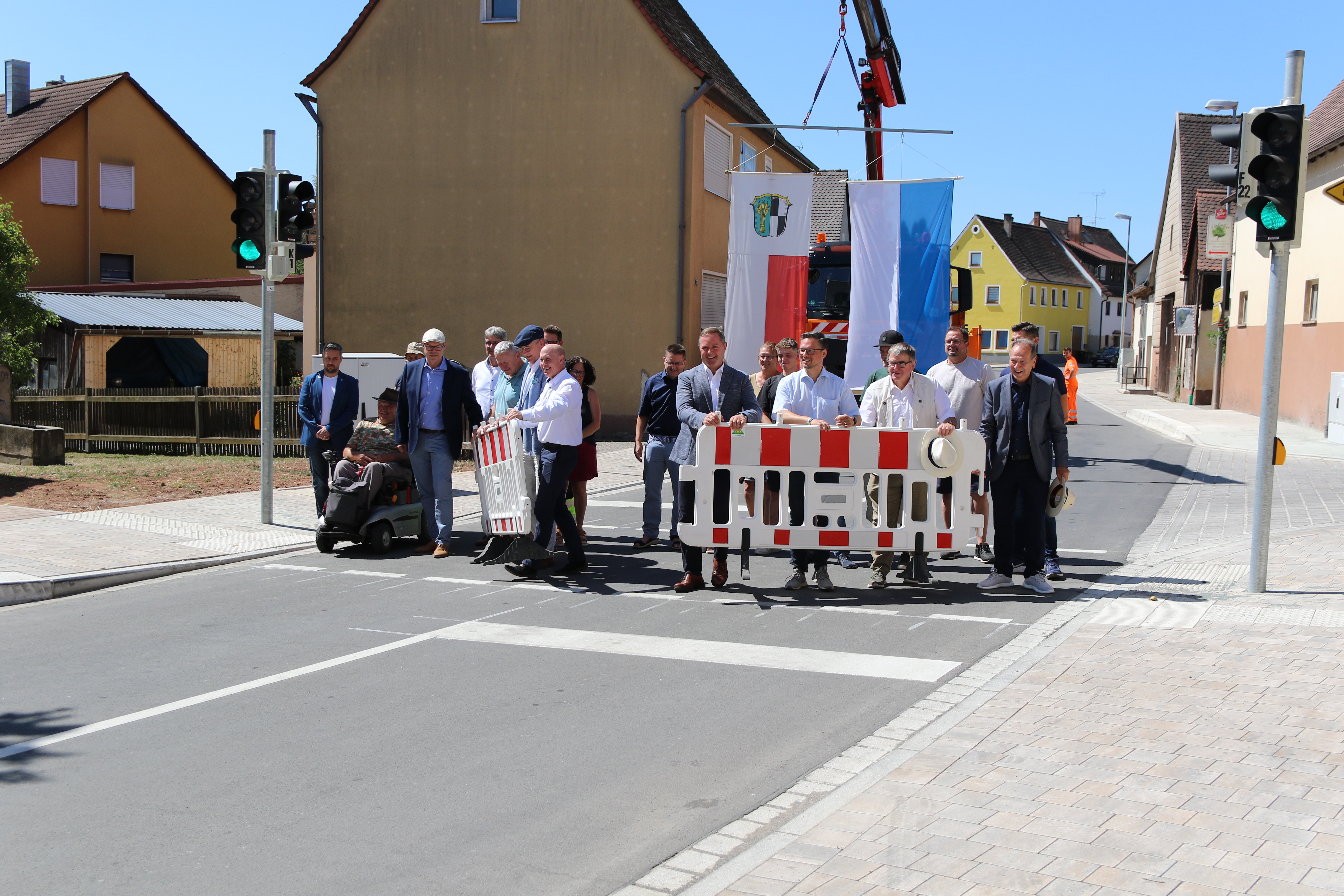 Symbolische Öffnung der Straßenabsperrung