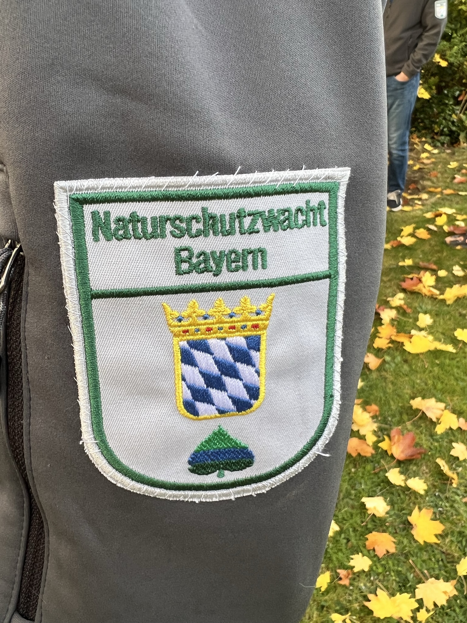 Wappen auf Jacke: Naturschutzwacht Bayern