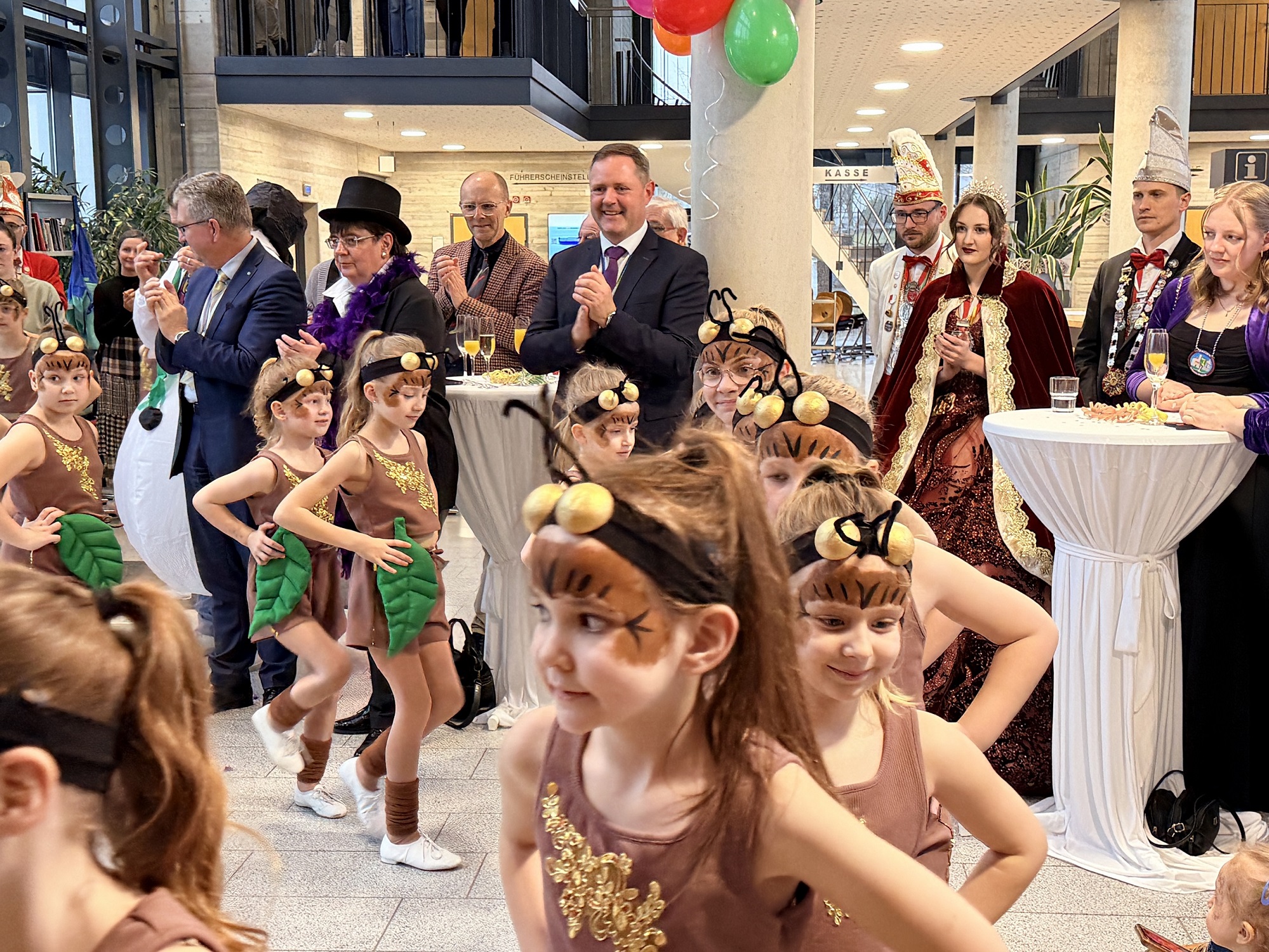 Die Kindertanzgruppen der Steiner Schlossgeister ‚Ameisen‘ und ‚Fliegengewichte‘ entzückten und begeisterten das Publikum.