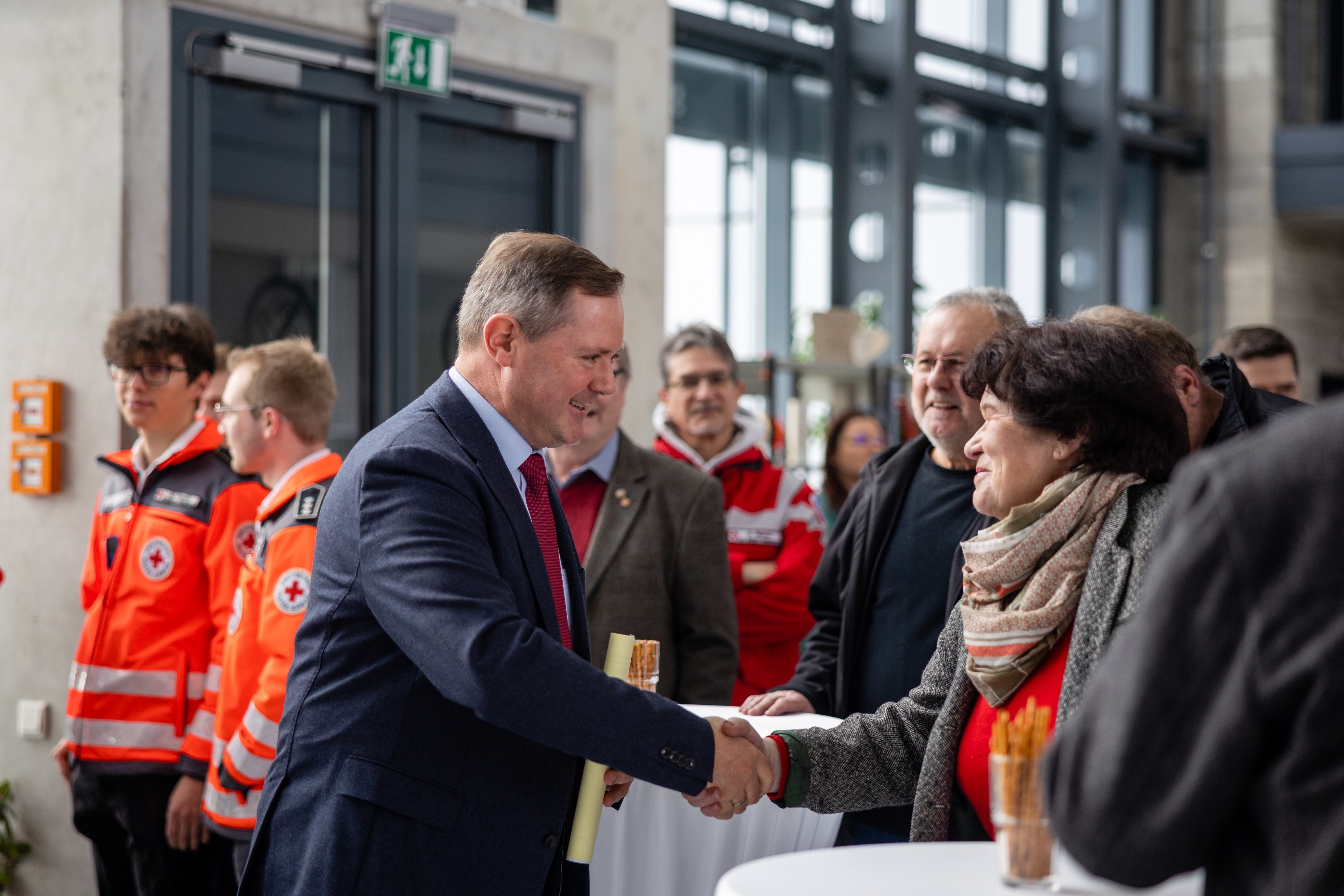 Landrat Bernd Obst nutzte die Gelegenheit und dankte persönlich vielen Vereinen für ihr gesellschaftliches Engagement im Landkreis.