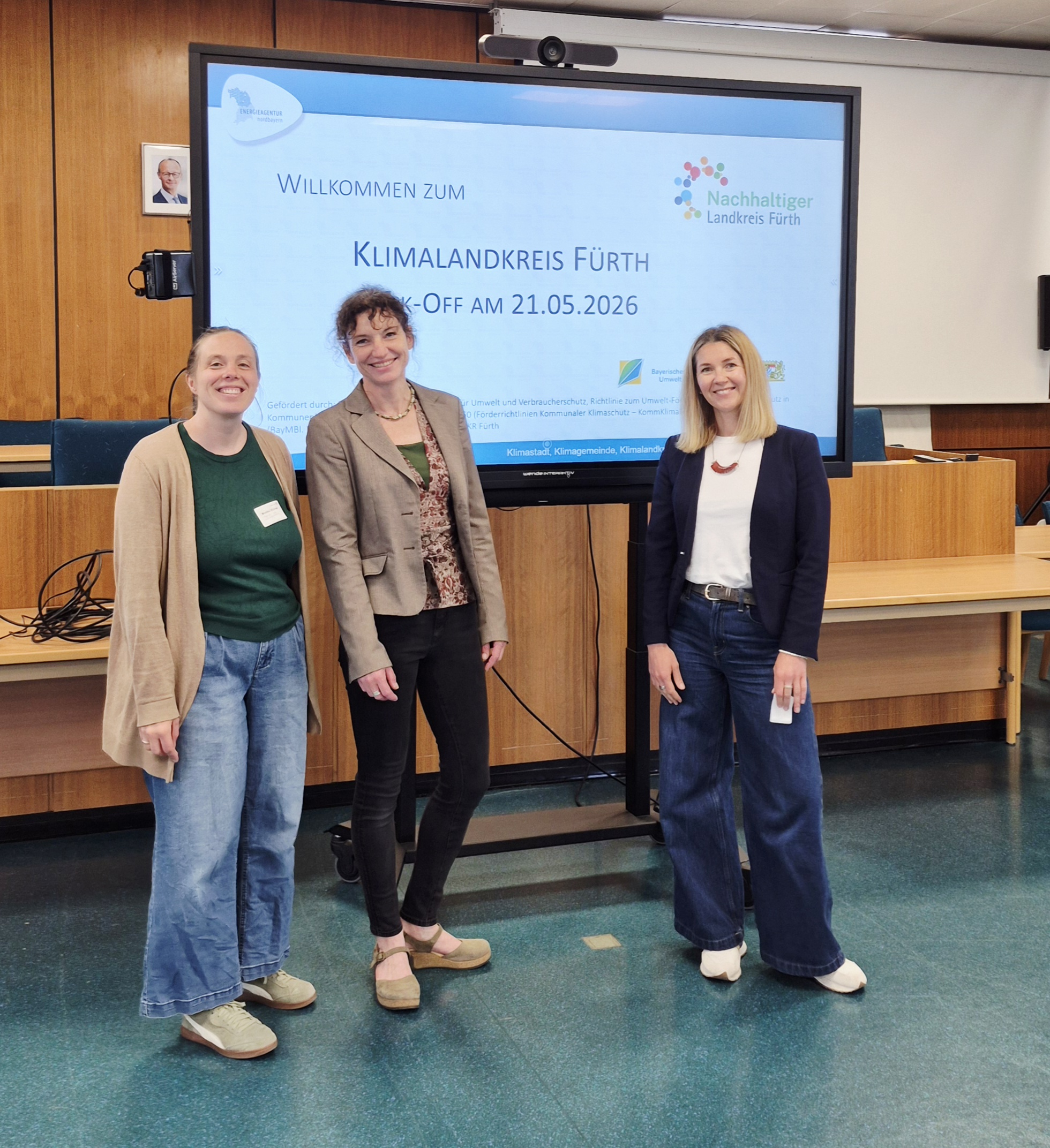 Beim Kick-off zum Klimalandkreis Fürth wurden Ziele, Chancen und erste Schritte des mehrjährigen Prozesses vorgestellt. (v.l.n.r.) Monika Hübner, Koordinationsstelle Nachhaltigkeit Landkreis Fürth, Nicola Polterauer, Energieagentur Nordbayern und Joanna Bacik, Regional- und Wirtschaftsförderung Landkreis Fürth